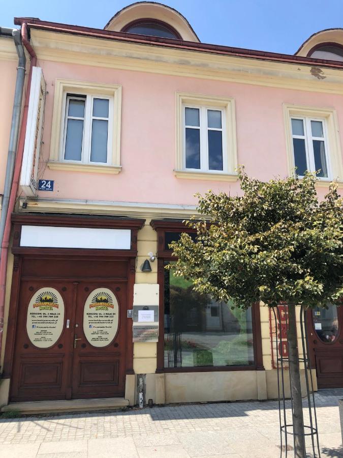 Hostel Promenada Rzeszow Luaran gambar