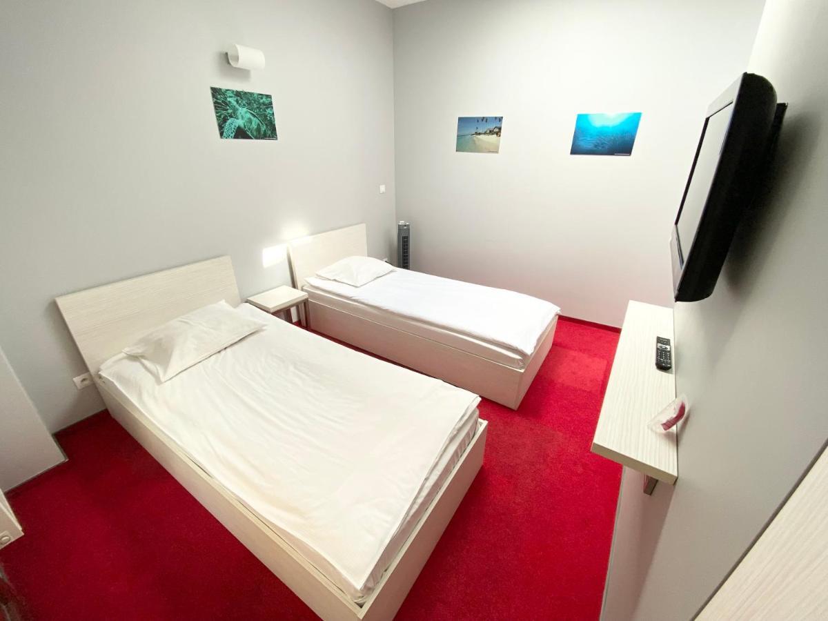 Hostel Promenada Rzeszow Luaran gambar
