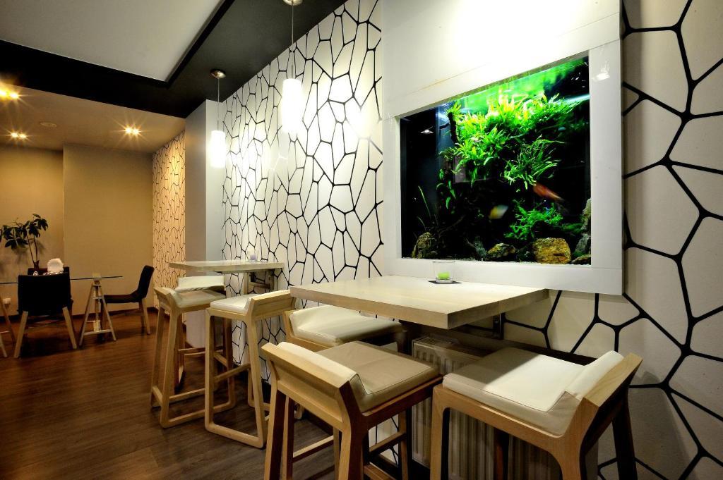 Hostel Promenada Rzeszow Luaran gambar