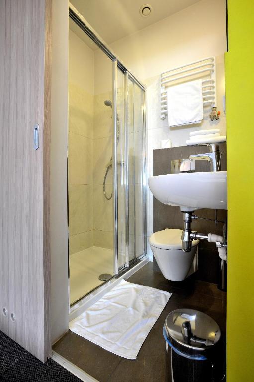 Hostel Promenada Rzeszow Bilik gambar